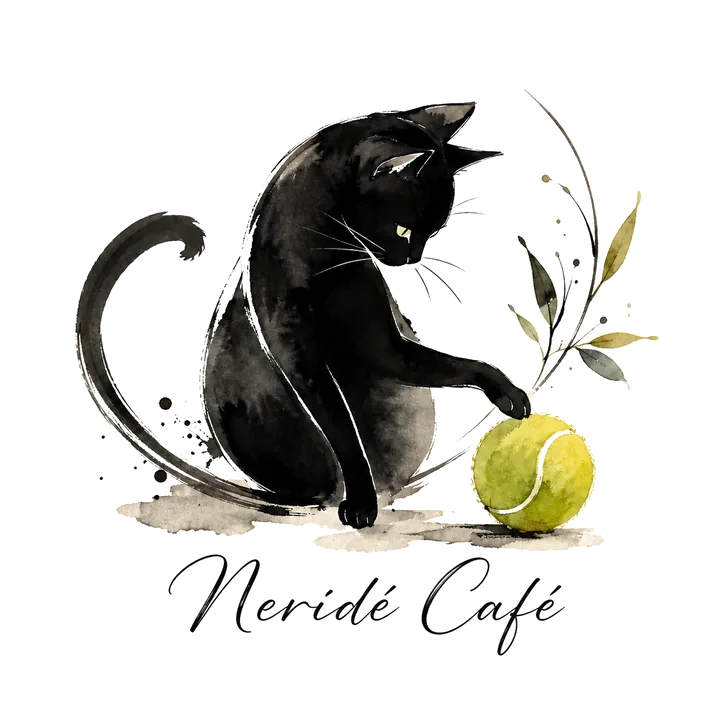 Akvarelová kresba černé kočky s míčkem, značka Neridé Café
